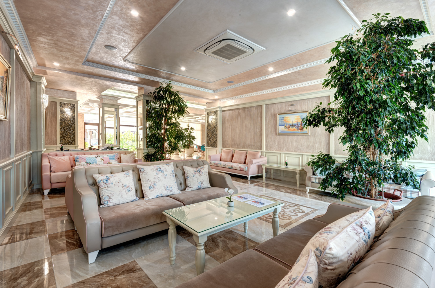 Сиена Палас|Семейна почивка на броени метри от плажа в Приморско|Luxury ...